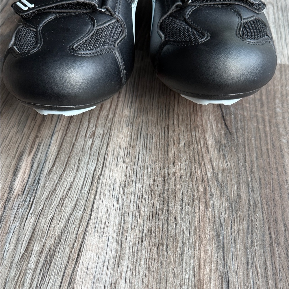 Peloton cycling Black and Red Sneakers - Picture 4 of 6